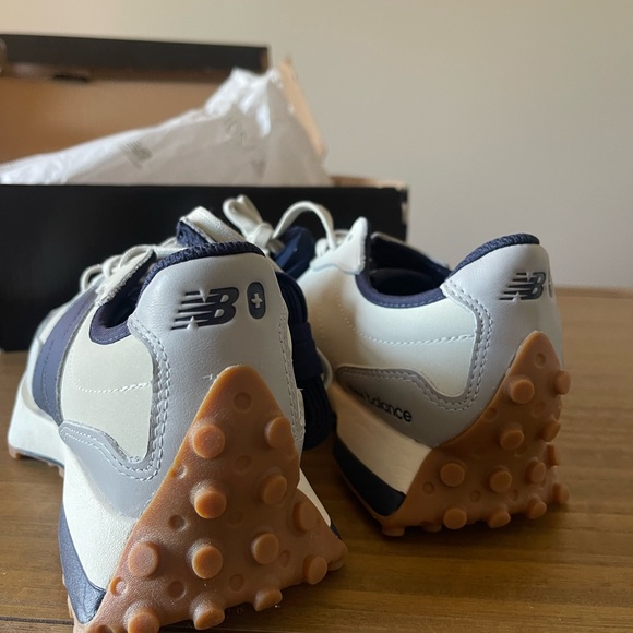 Figs- New Balance Cream and Blue Sneakers for Healthcare - Picture 5 of 6